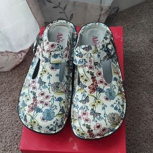 Allegria clogs